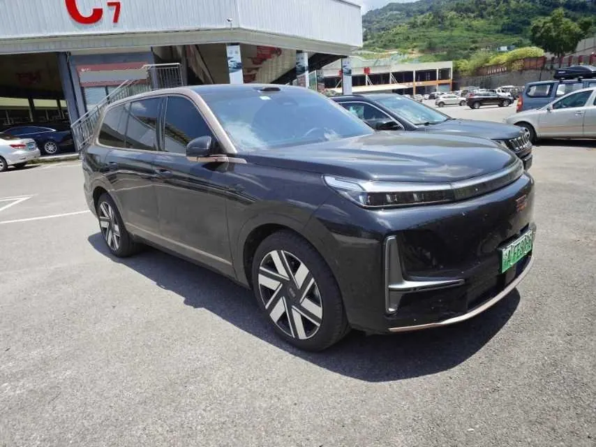 Geely Galaxy 2026 M9 1.5T 210km 4-wheel drive black gold intelligence obsidian version automatic gear 2
