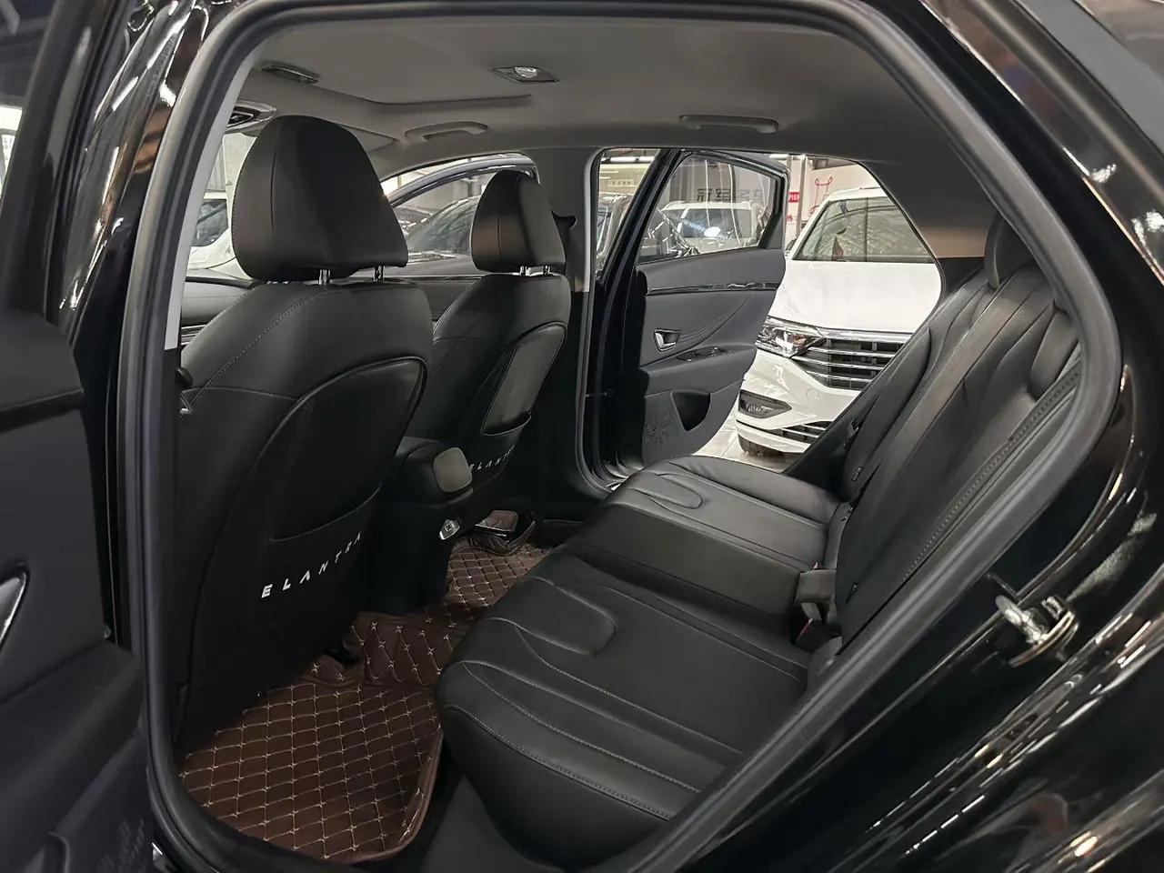 Hyundai 2021 Elantra -3-compartment 1.5 stepless LUX premium automatic gear 8