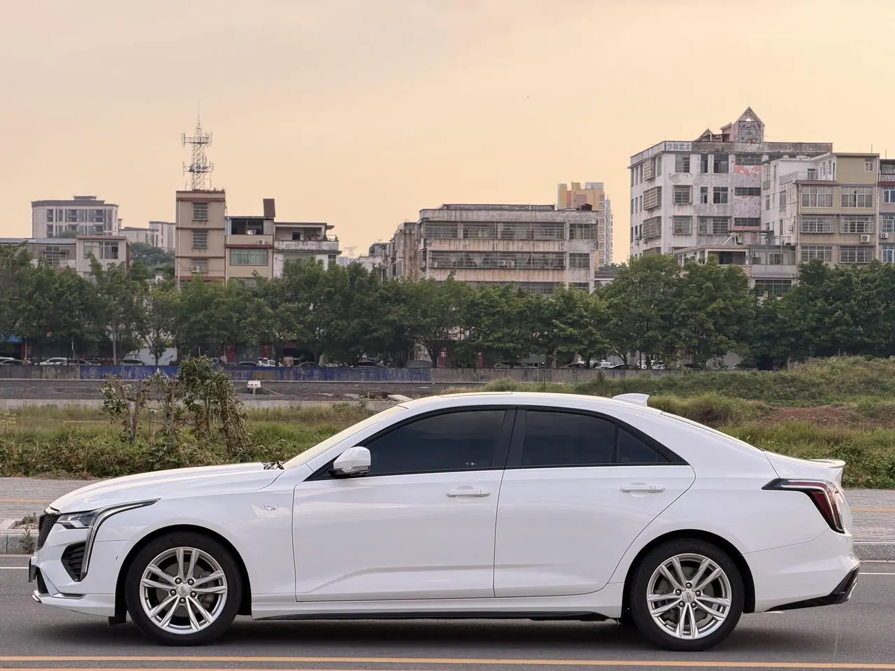 Cadillac 2021 CT4 2.0T 28T fashion (fashion) automatic gear 10