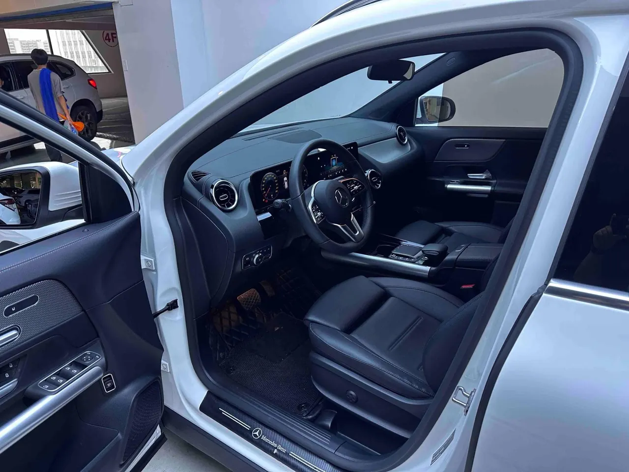 Mercedes Benz 2020 GLA 180 1.3T automatic gear 3
