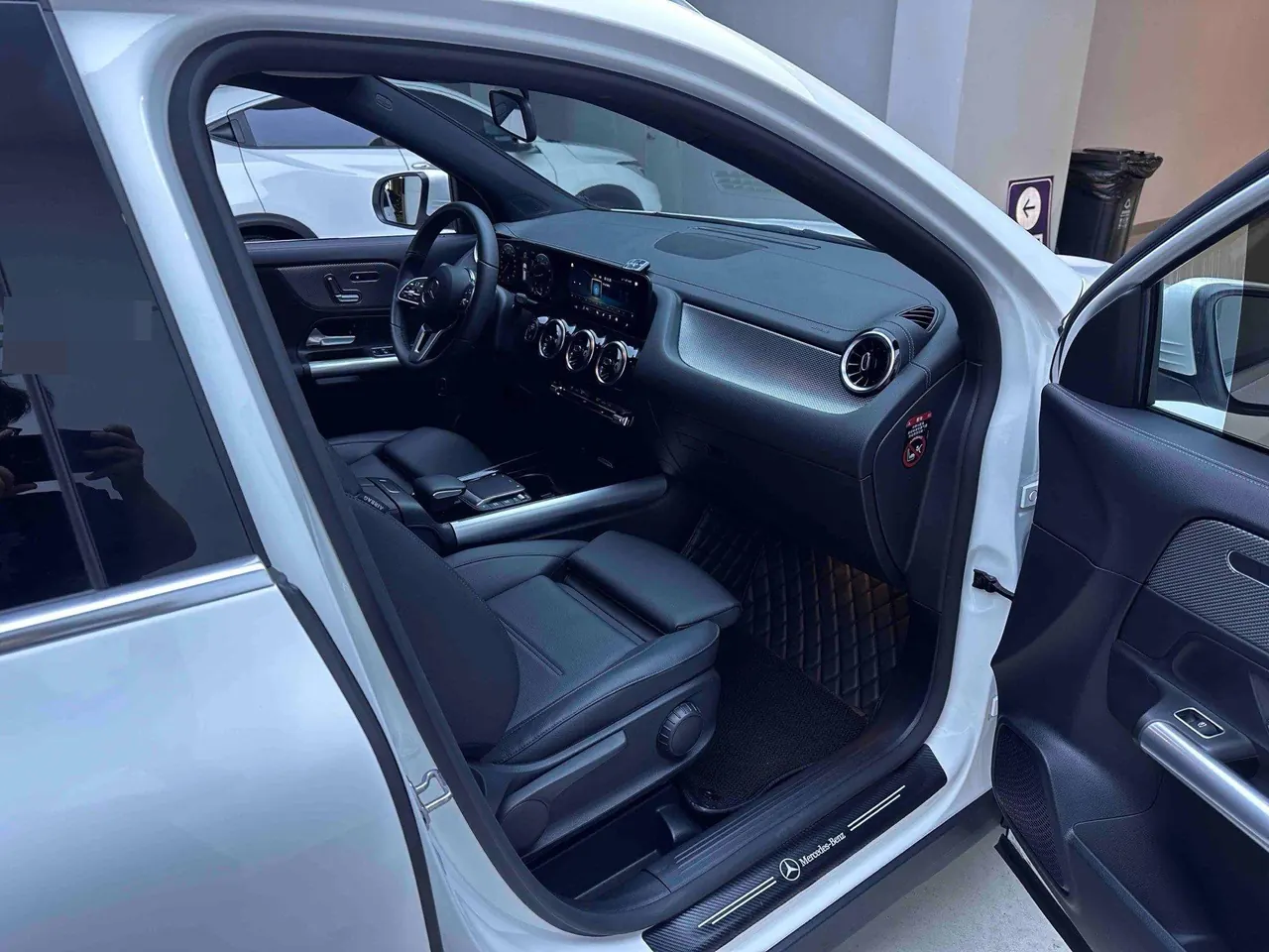 Mercedes Benz 2020 GLA 180 1.3T automatic gear 4