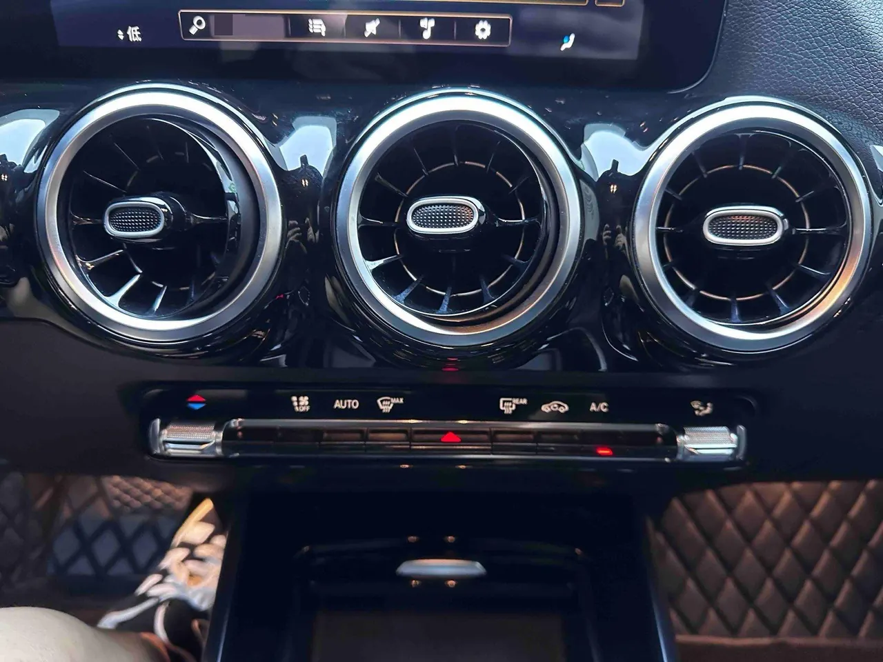 Mercedes Benz 2020 GLA 180 1.3T automatic gear 5