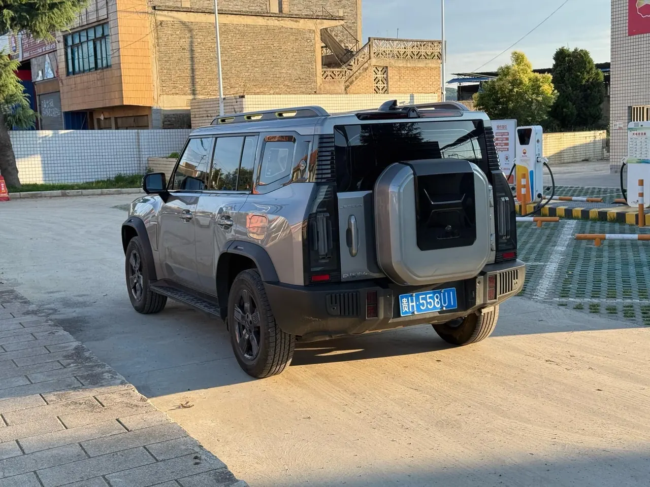 Jetour 2023 Travelers 1.5T Two-Drive Discovered Automatic Gear 10