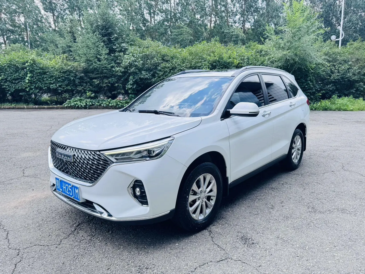 Открыть галерею: Haval 2023 M6 PLUS 1.5T Luxury Smart Joint Automatic Gear