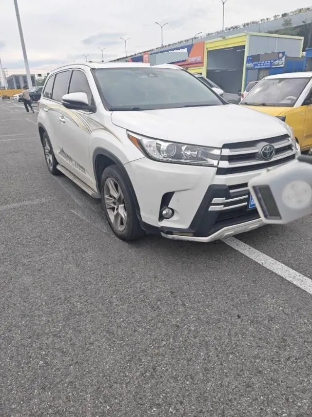 Toyota 2021 Highlander 2.0T 4-wheel drive deluxe 7-seat automatic gear 2