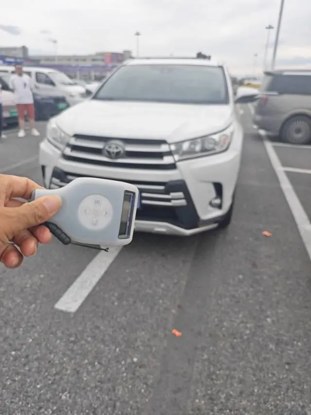 Toyota 2021 Highlander 2.0T 4-wheel drive deluxe 7-seat automatic gear 3