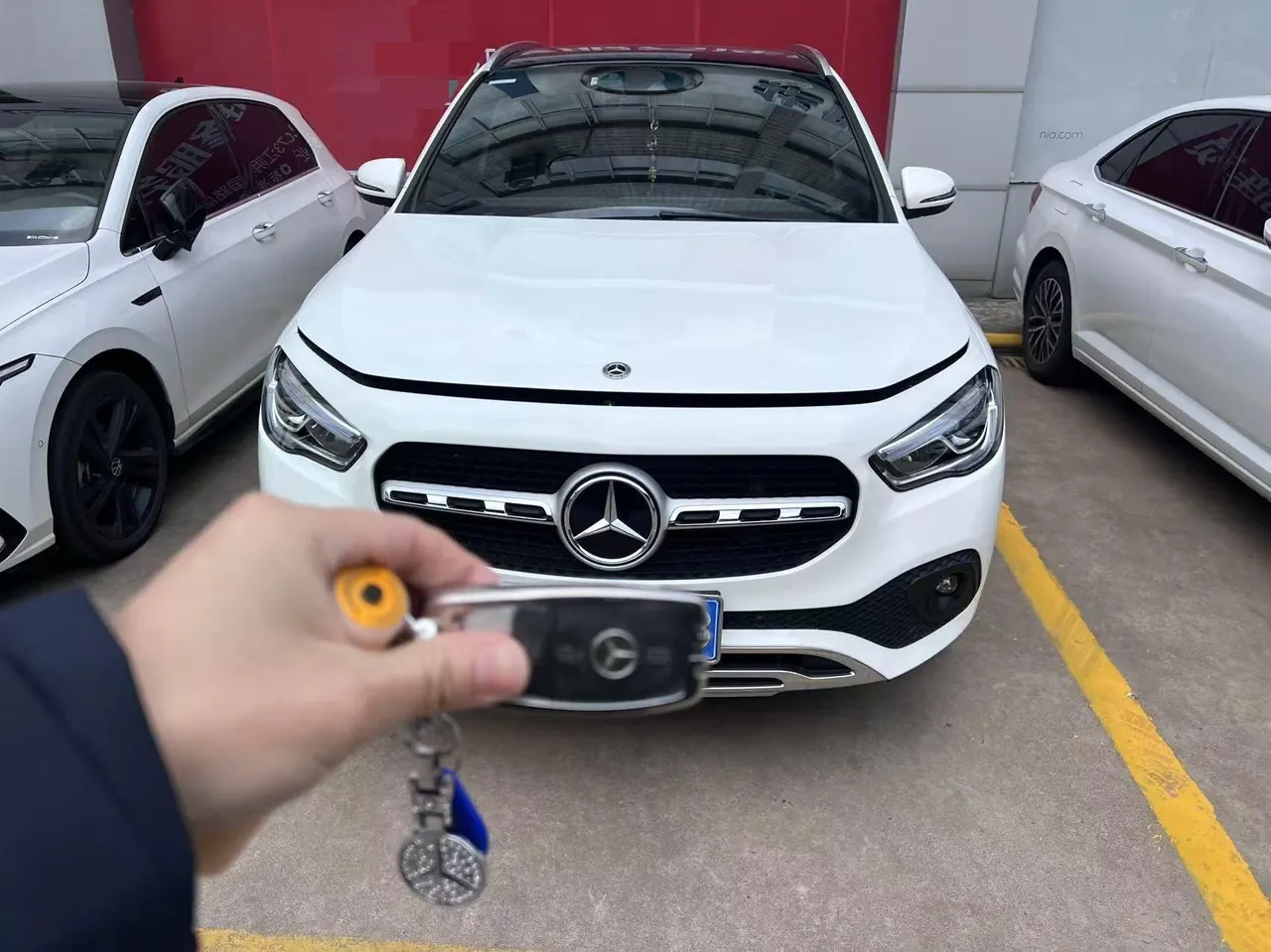 Mercedes Benz 2023 GLA 220 2.0T automatic gear 2