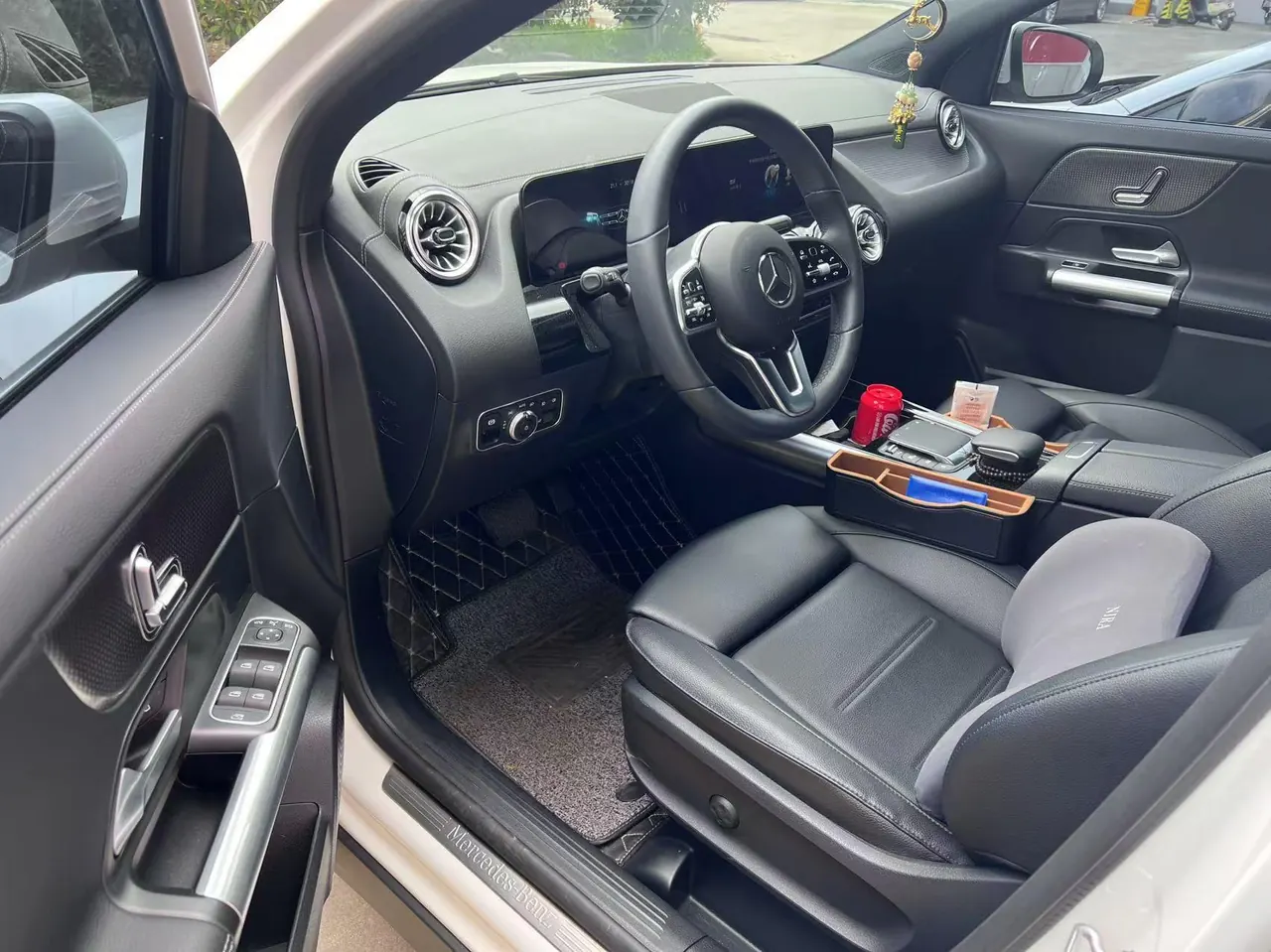 Mercedes Benz 2023 GLA 220 2.0T automatic gear 4