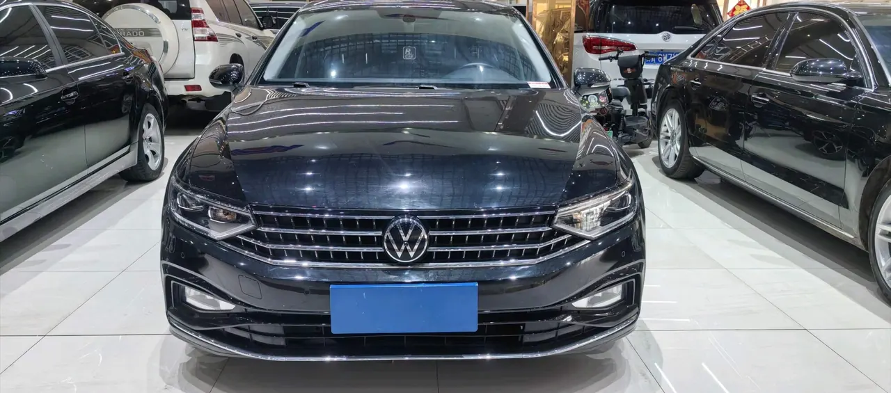 Volkswagen 2023 Magotan 2.0TSI 330TSI 2 million Commemorative Edition Leading Automatic Gear 2