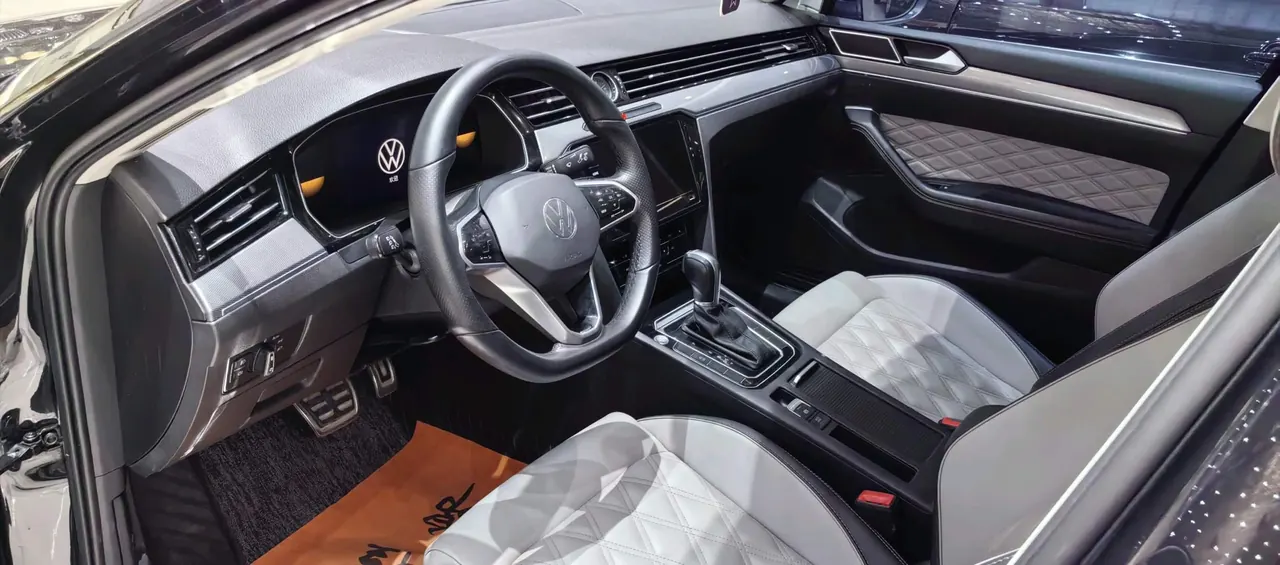 Volkswagen 2023 Magotan 2.0TSI 330TSI 2 million Commemorative Edition Leading Automatic Gear 4
