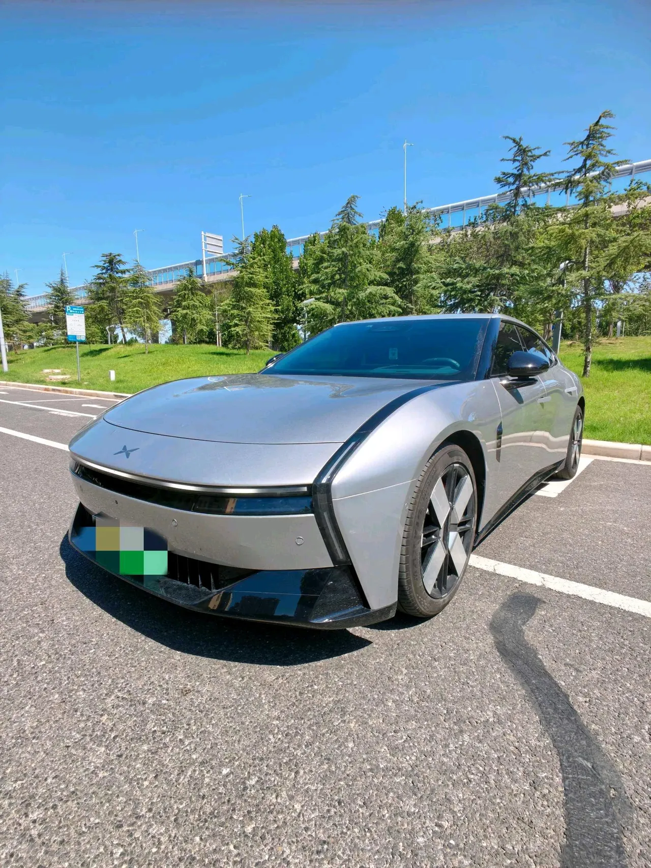 Open image lightbox: Xpeng 2025 P 7 702km long endurance automatic gear