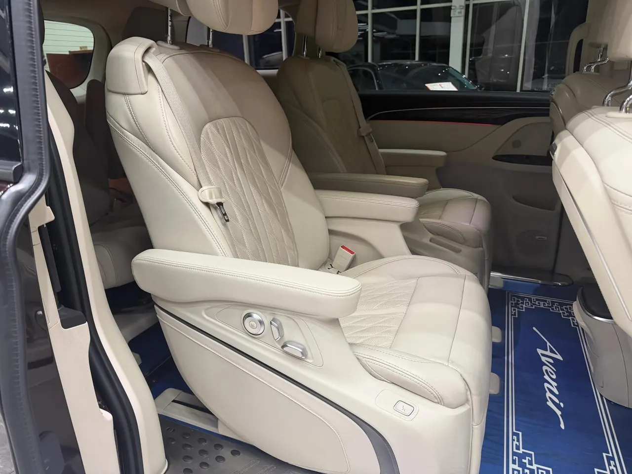 Buick 2020 GL8 Avenir 2.0T Six-seat Sage Edition Automatic Gear 5