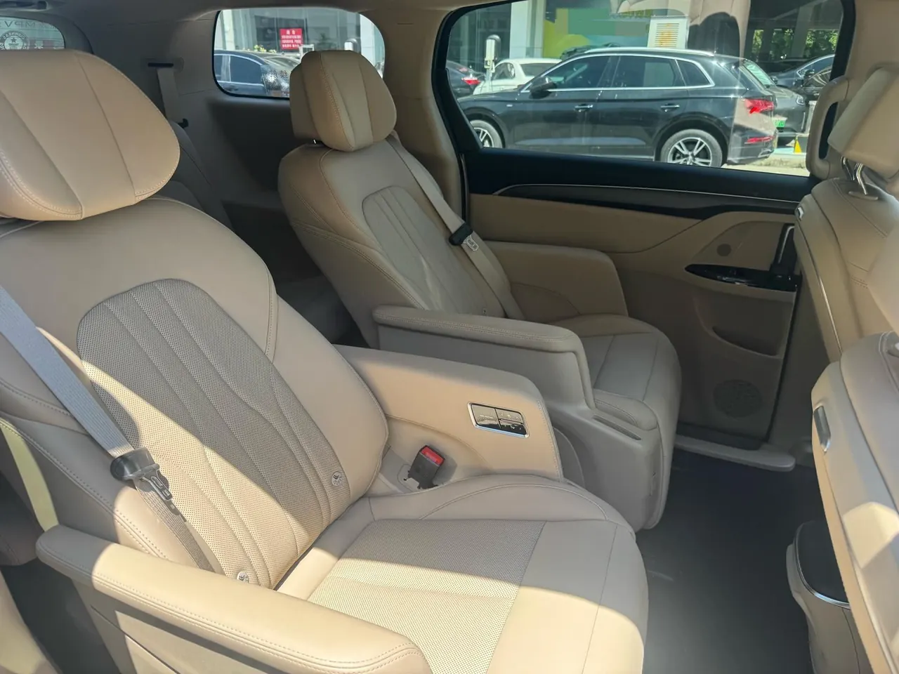 Buick 2025 GL8 Lu Shang 1.5T Premium Edition 7-seat Automatic Gear 5