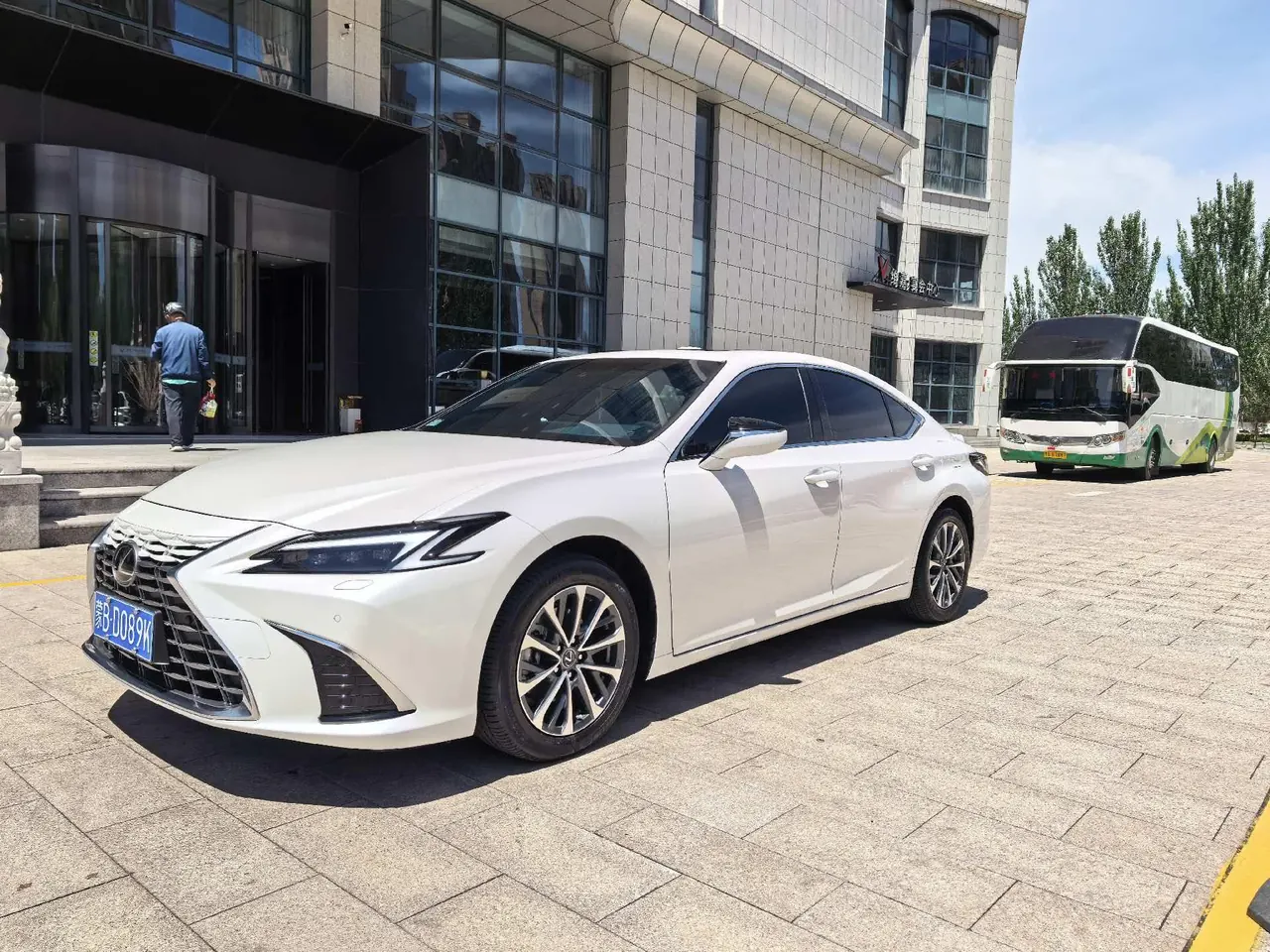 Lexus ES (Imported) 2025 ES300h 2.5 Stepless Premium Edition Automatic Gear - View 1