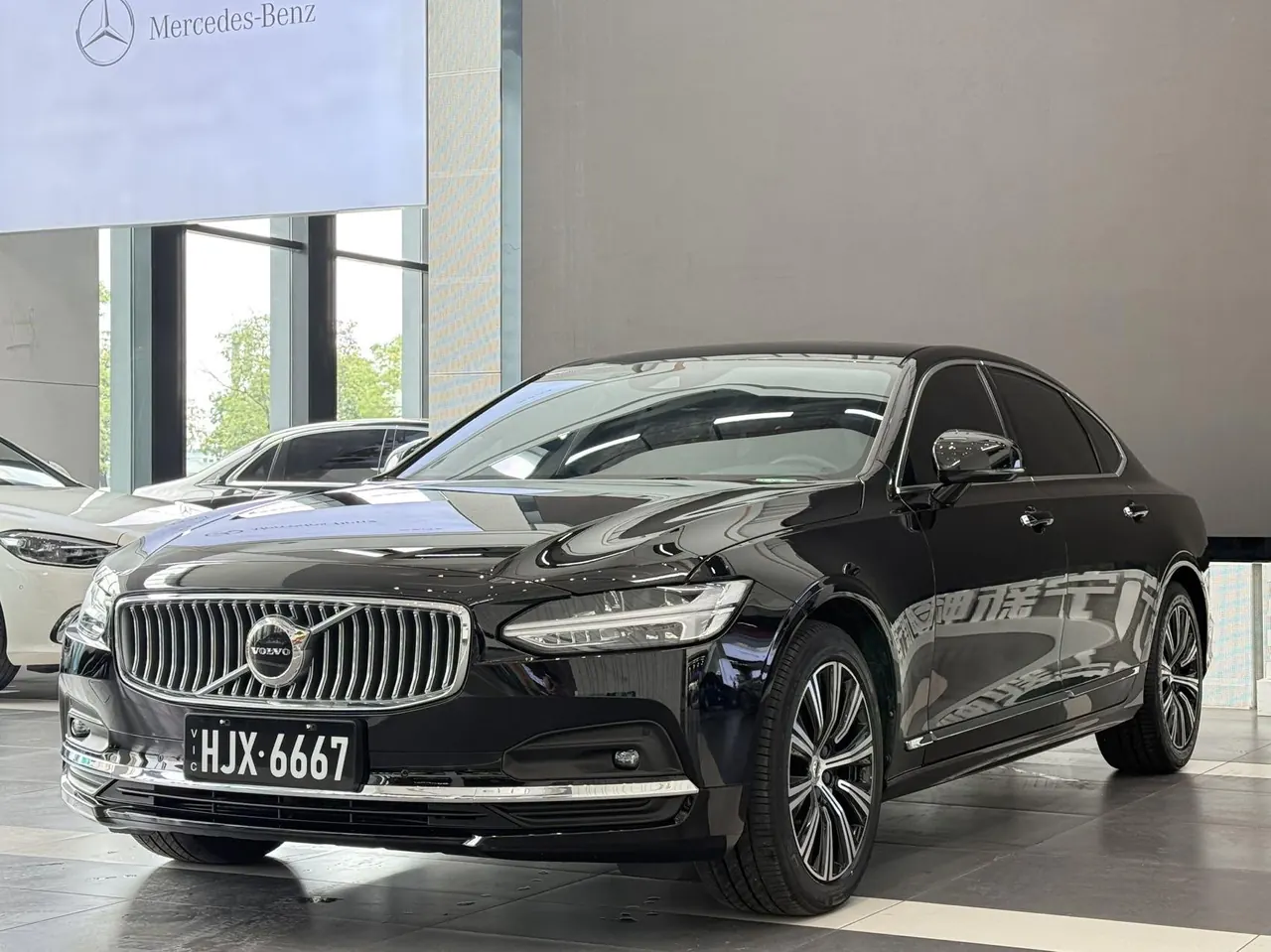 Открыть галерею: Volvo 2021 S90 48V 2.0T B5 Zhiyuan Deluxe Edition Automatic Gear
