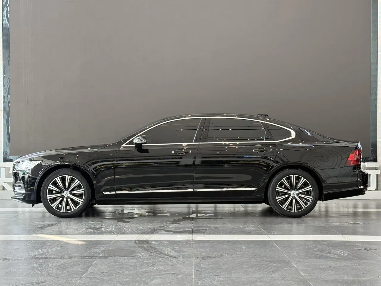 Volvo 2021 S90 48V 2.0T B5 Zhiyuan Deluxe Edition Automatic Gear 3