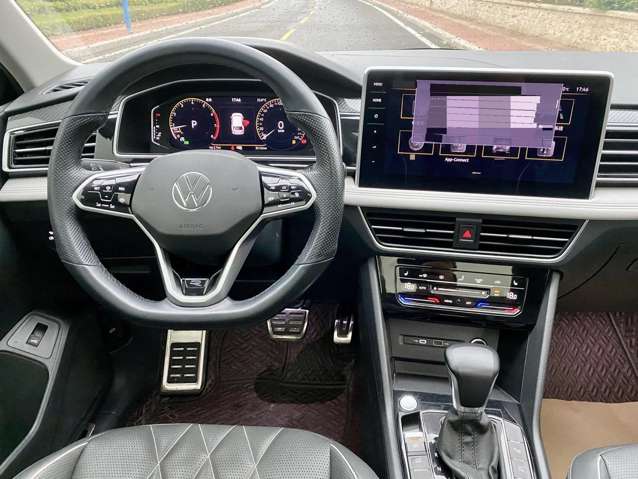 Volkswagen 2022 Tiguan L R-Line 2.0TSI 330TSI Two-Drive R-Line Overdrive Automatic Gear 12