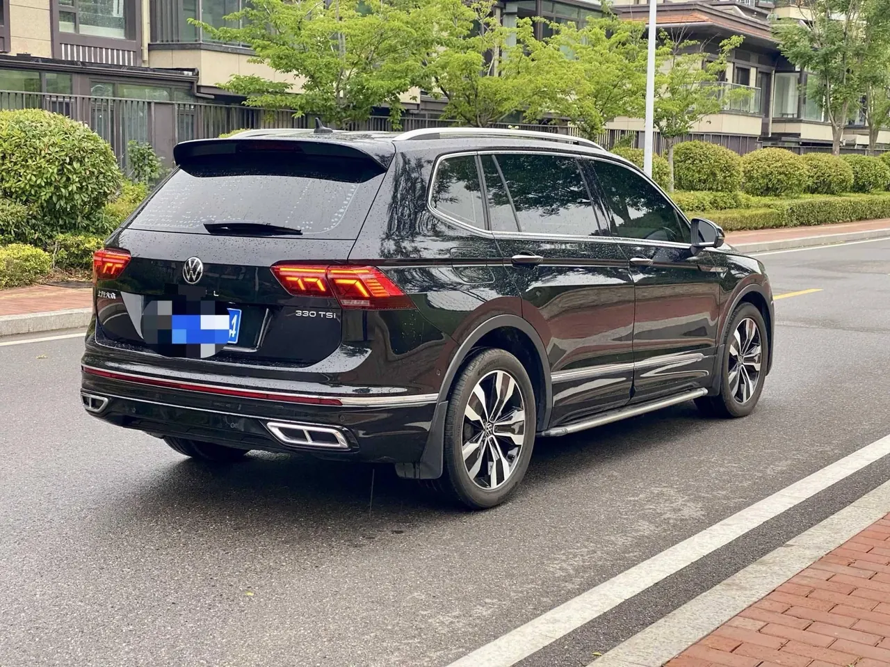 Volkswagen 2022 Tiguan L R-Line 2.0TSI 330TSI Two-Drive R-Line Overdrive Automatic Gear 4