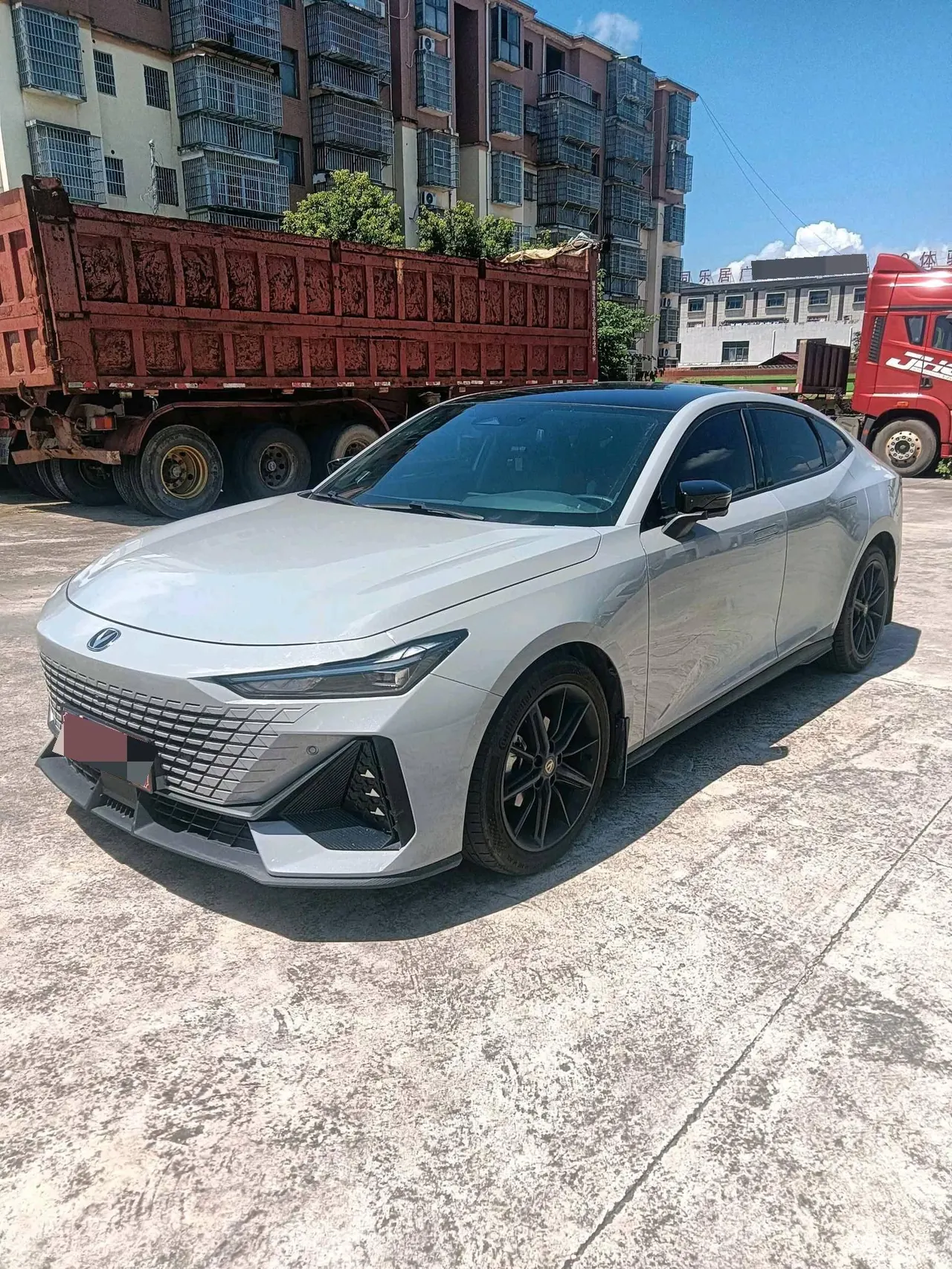Open image lightbox: ChangAn 2023 UNI-V 1.5T honorable automatic gear
