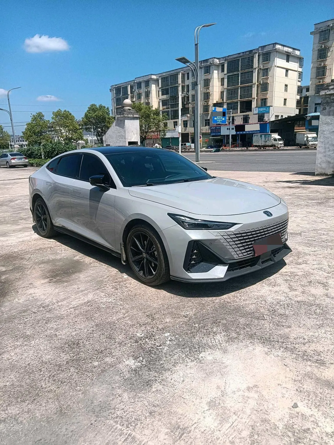 ChangAn 2023 UNI-V 1.5T honorable automatic gear 2