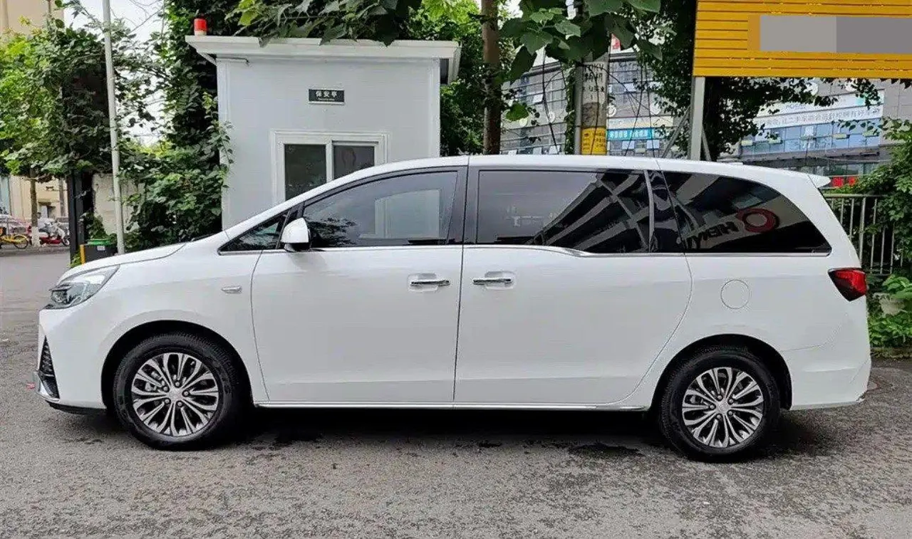 Buick 2023 GL8 Land Business Class 48V 2.0T 652T Luxury Automatic Gear 4