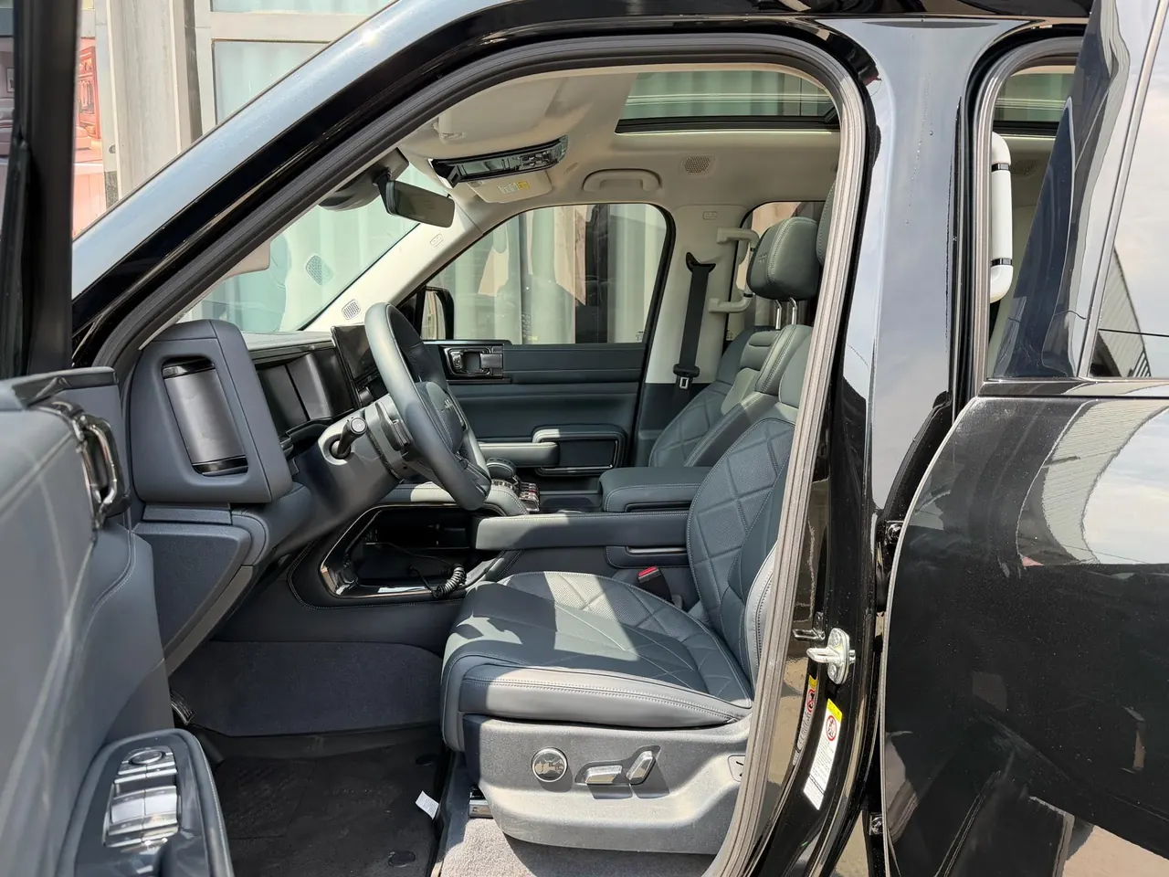 FangChengBao 2025 Leopard 5 1.5T Stepless God Wisdom Driving Max Edition Automatic Gear 8