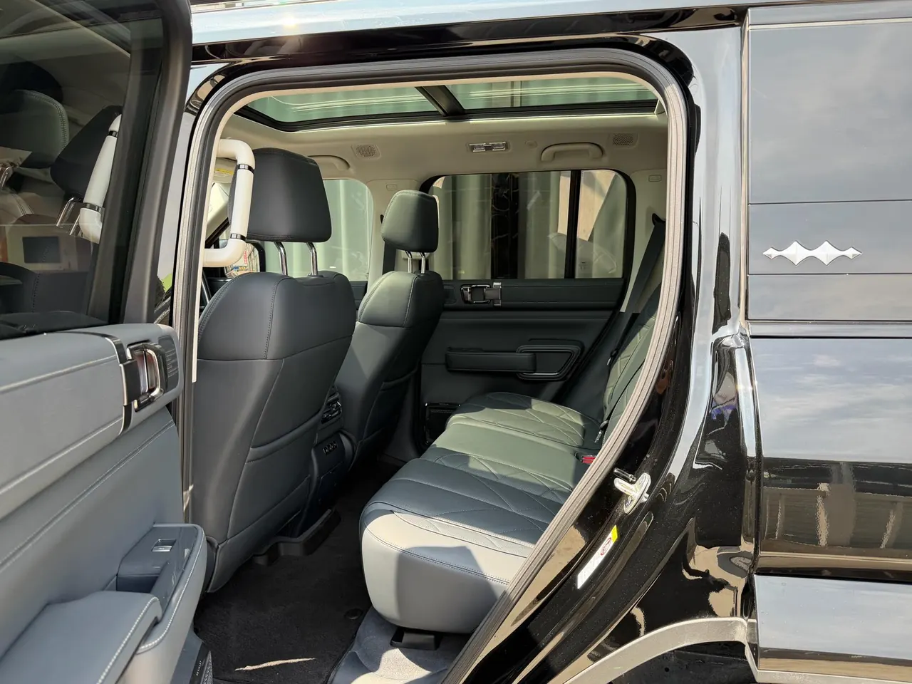FangChengBao 2025 Leopard 5 1.5T Stepless God Wisdom Driving Max Edition Automatic Gear 9