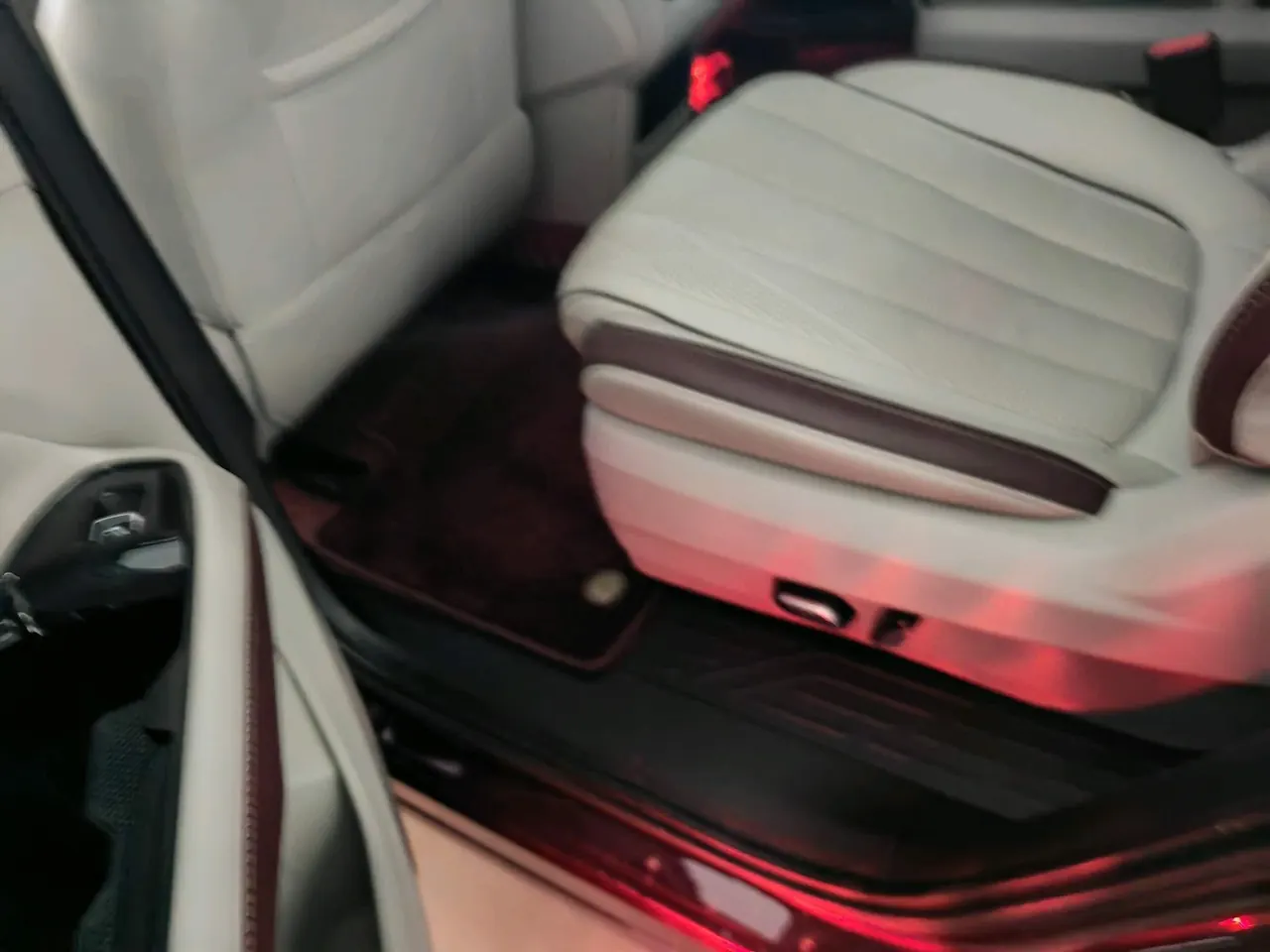 Ford 2021 Lingyu 2.0T EcoBoost 225 Zunling PLUS7 automatic gear 3