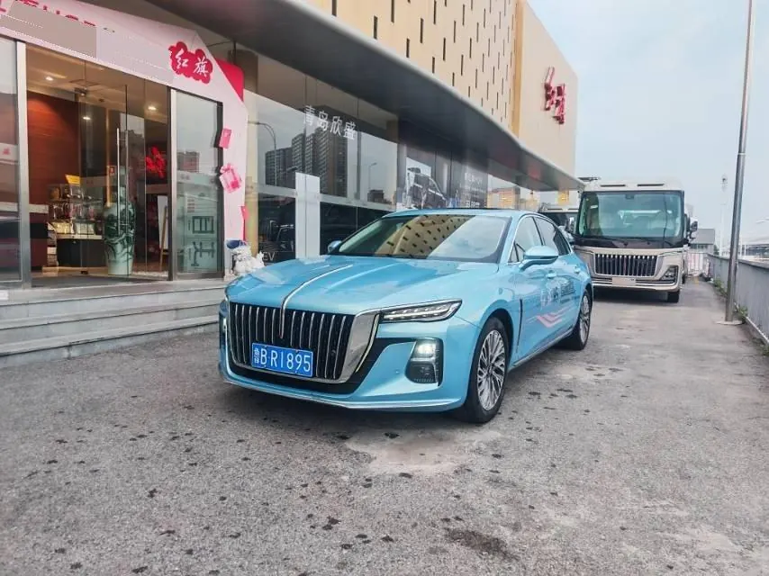 HongQi 2023 H5 2.0T Zhilian Flag Collar Edition Automatic Gear - View 1