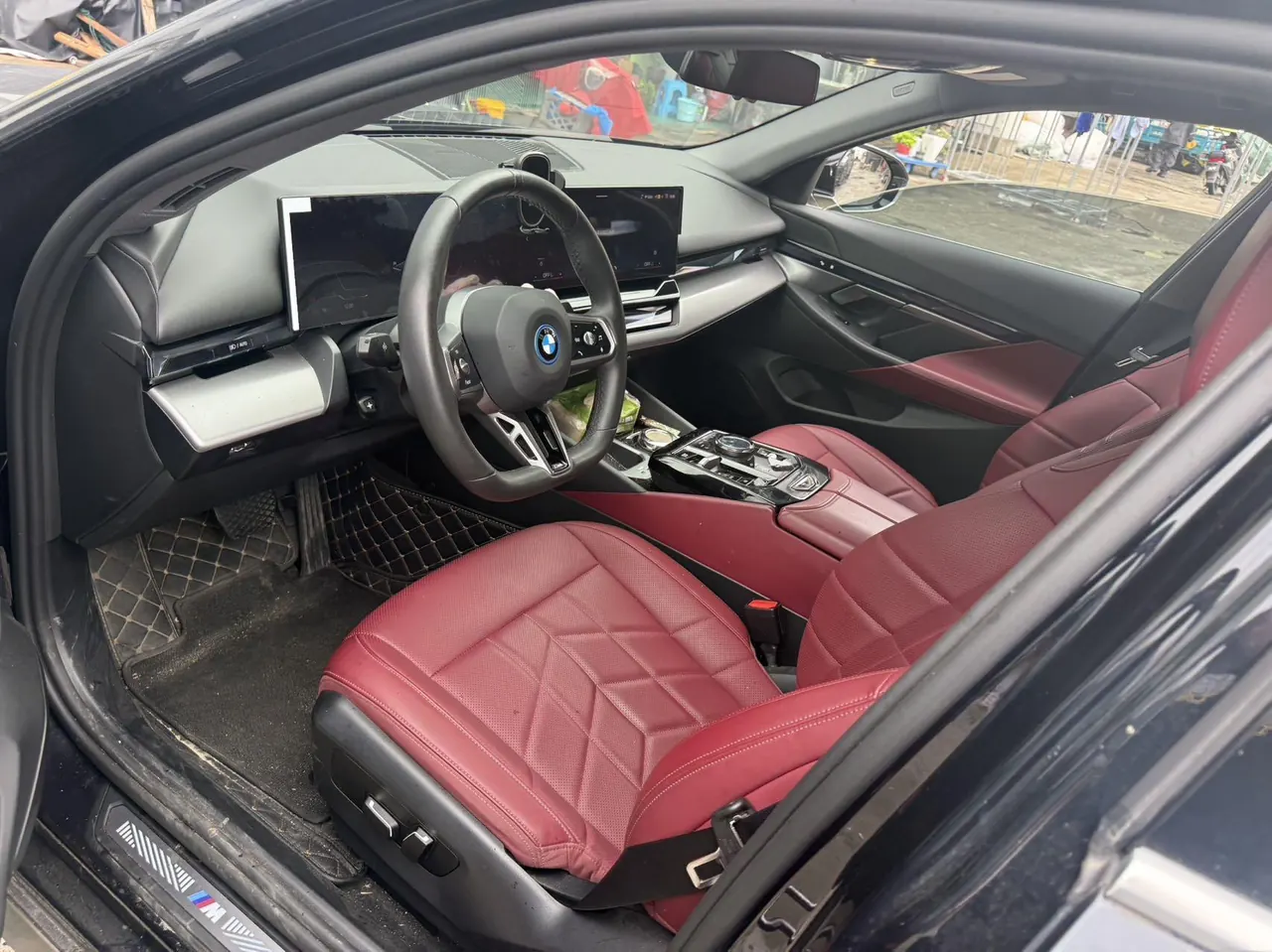 BMW 2025 i5 eDrive 35L M sports suit automatic gear 2