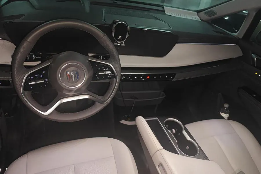 Buick 2025 GL8 ES Lu Zun 48V 2.0T Premium Edition Automatic Gear 5