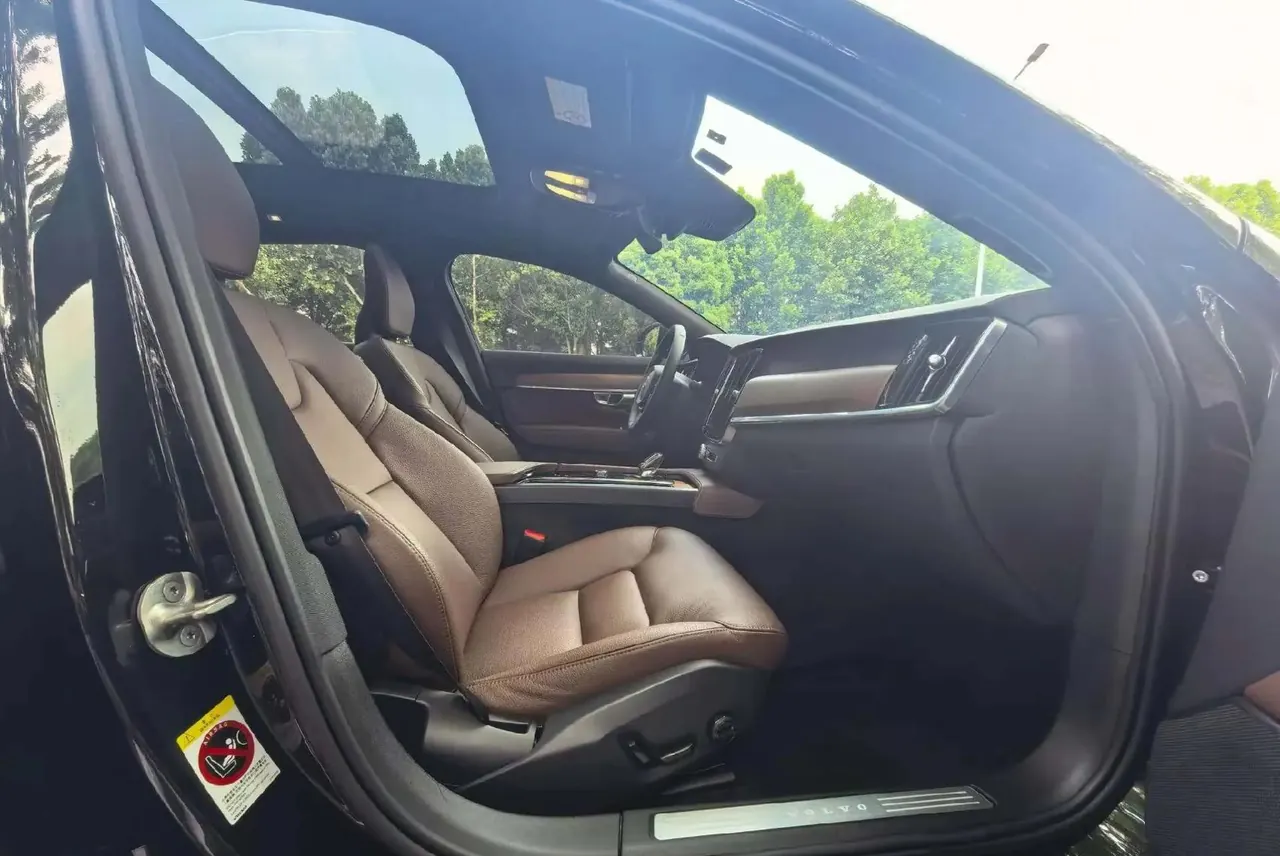 Volvo 2023 S90 48V 2.0T B5 Zhiyi Deluxe Edition Automatic Gear 3