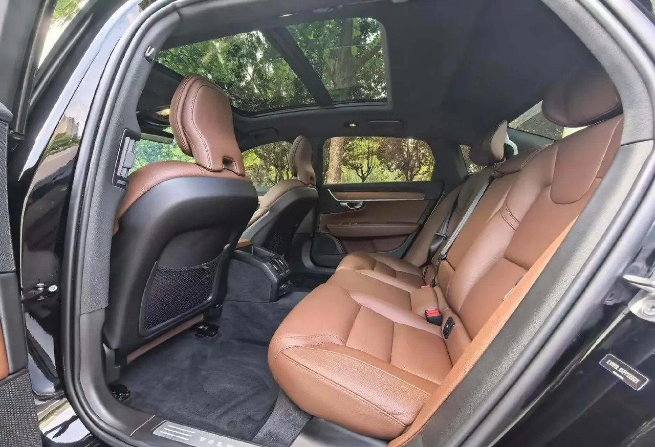 Volvo 2023 S90 48V 2.0T B5 Zhiyi Deluxe Edition Automatic Gear 4