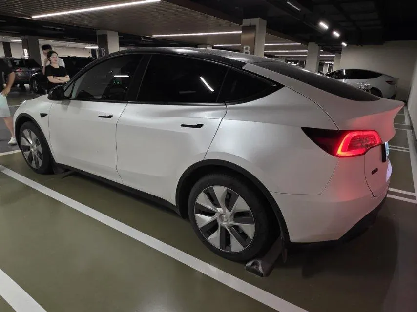 Tesla 2022 Model Y rear-wheel drive version automatic transmission 2