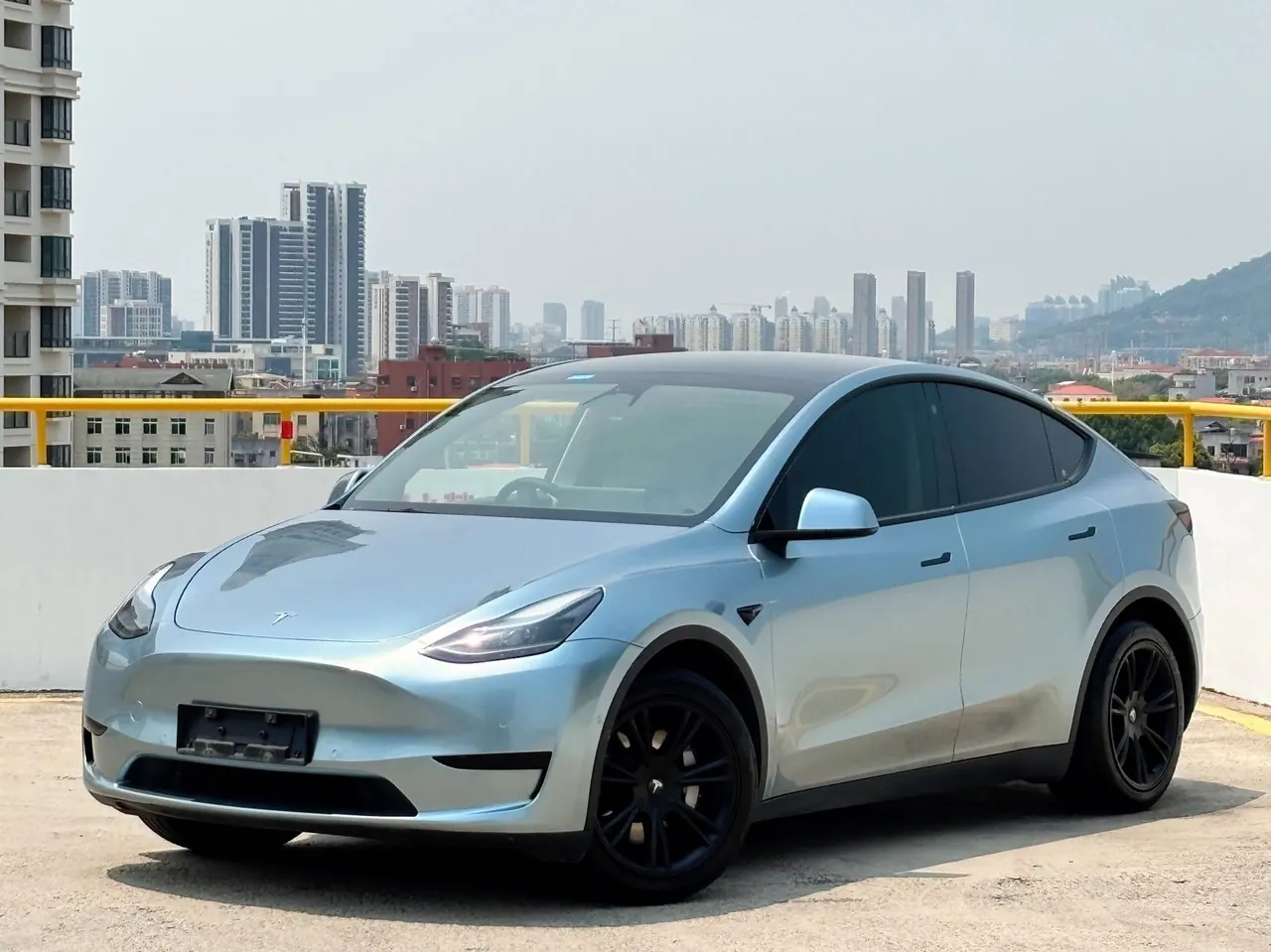 Tesla 2023 Model Y rear-wheel drive version automatic transmission - View 1