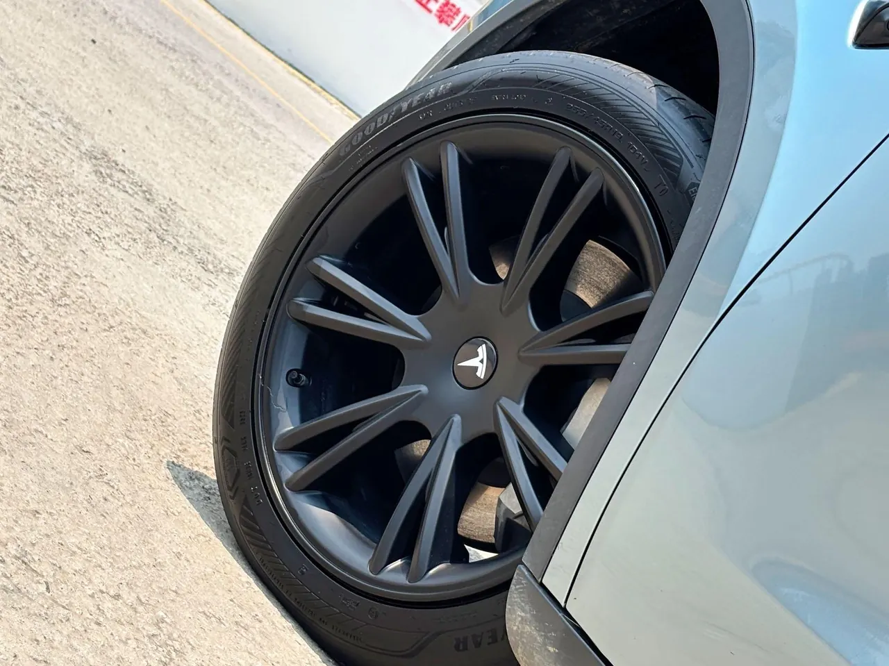 Tesla 2023 Model Y rear-wheel drive version automatic transmission 9