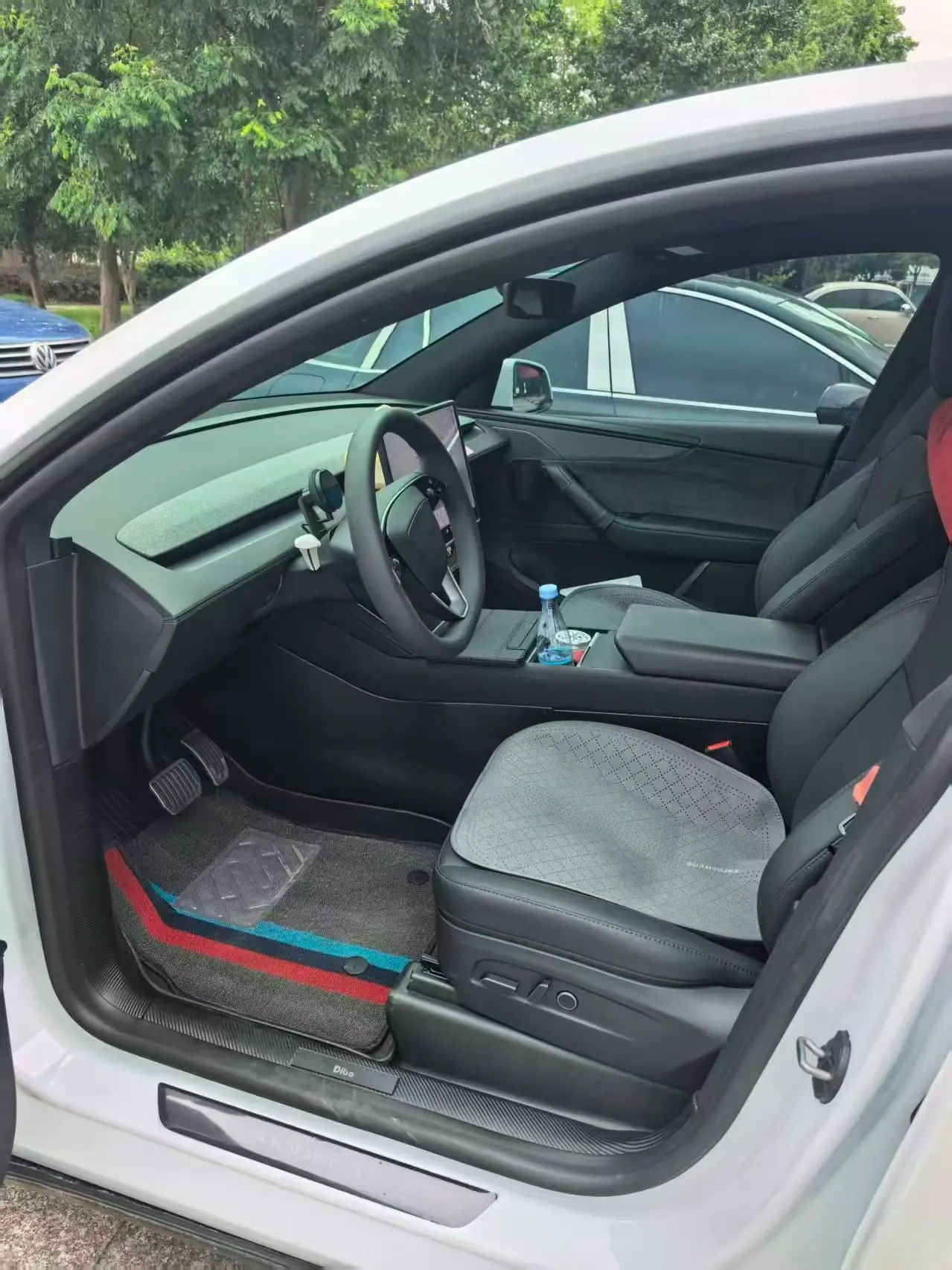 Tesla 2026 Model Y long endurance all-wheel drive version automatic transmission 2