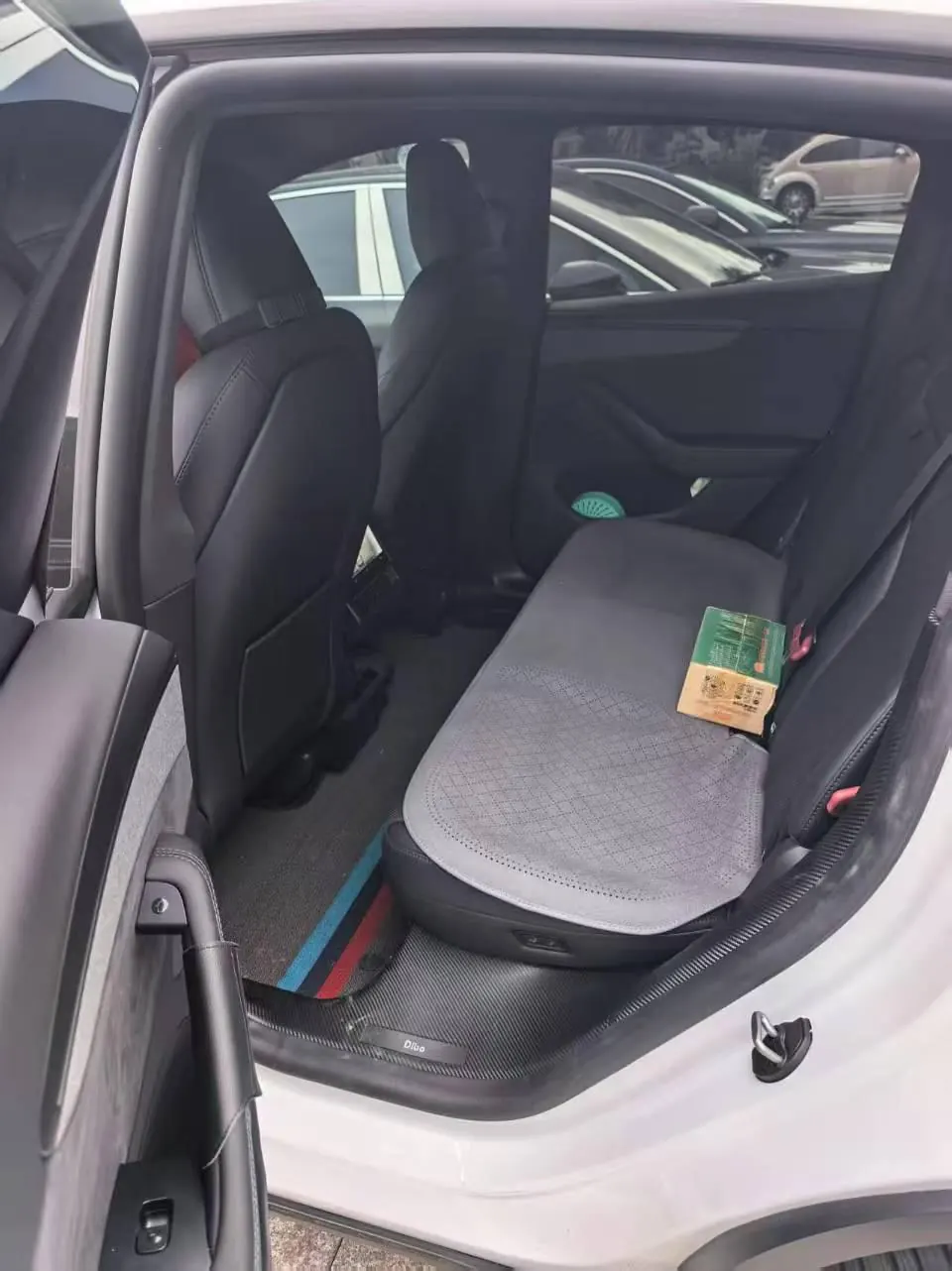 Tesla 2026 Model Y long endurance all-wheel drive version automatic transmission 3
