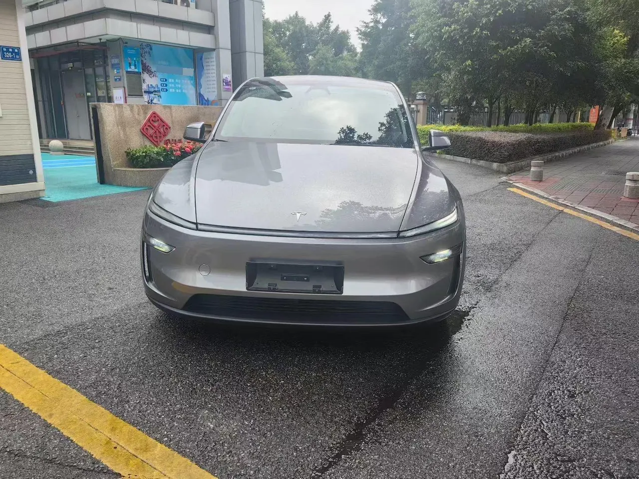 Tesla 2025 Model Y rear-wheel drive version automatic transmission 2