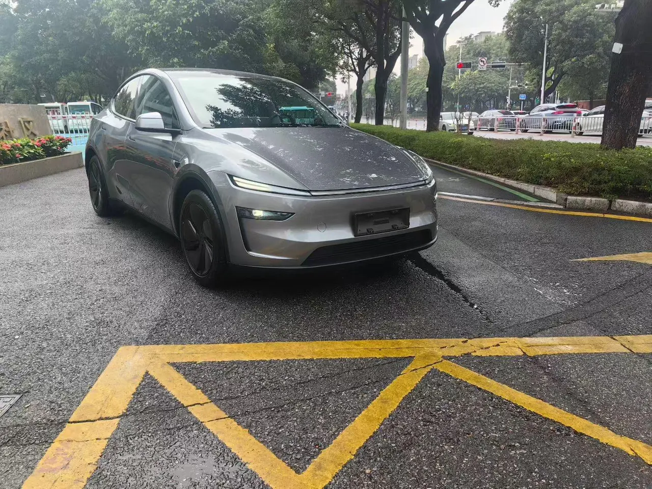 Tesla 2025 Model Y rear-wheel drive version automatic transmission 3