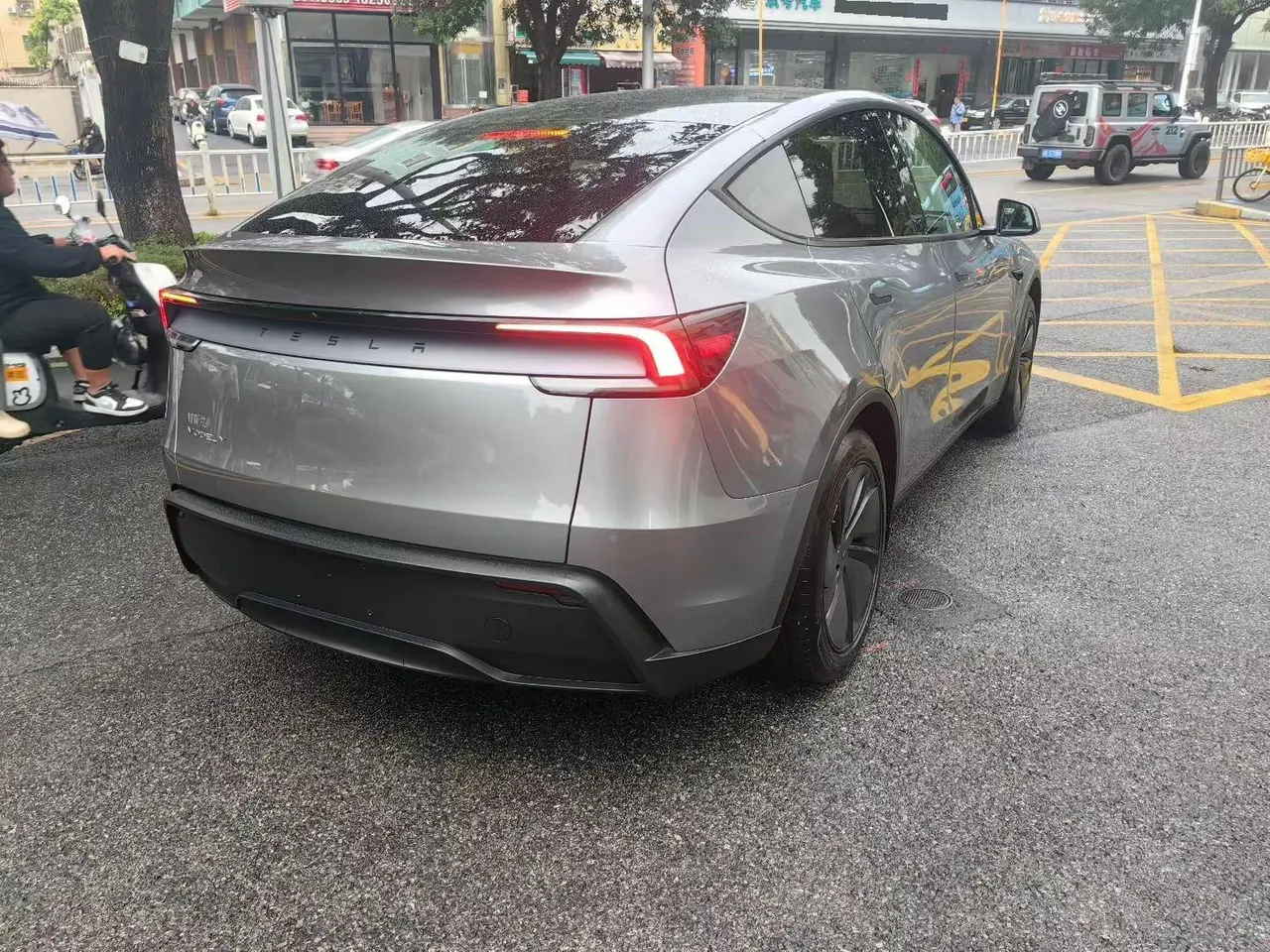 Tesla 2025 Model Y rear-wheel drive version automatic transmission 9