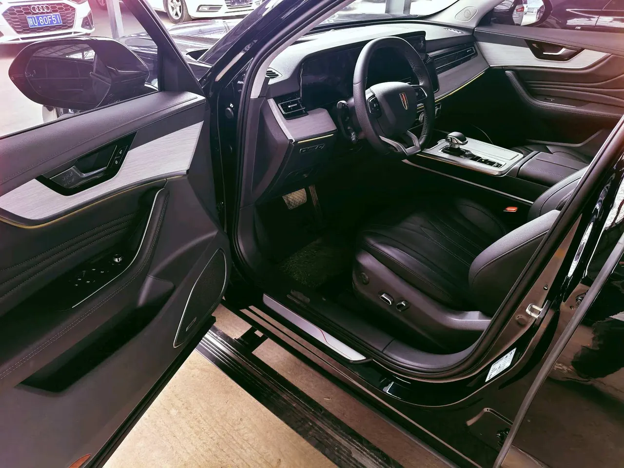 HongQi 2025 HS5 2.0T Two-Drive Flag Enjoy Pro Edition Automatic Gear 3