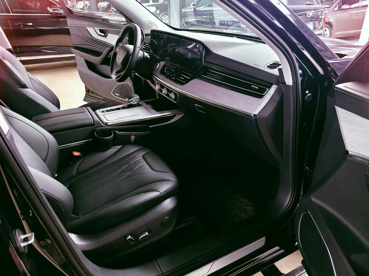 HongQi 2025 HS5 2.0T Two-Drive Flag Enjoy Pro Edition Automatic Gear 4