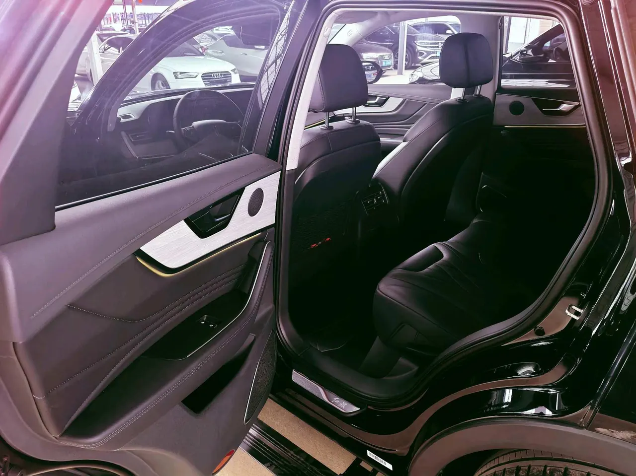 HongQi 2025 HS5 2.0T Two-Drive Flag Enjoy Pro Edition Automatic Gear 5