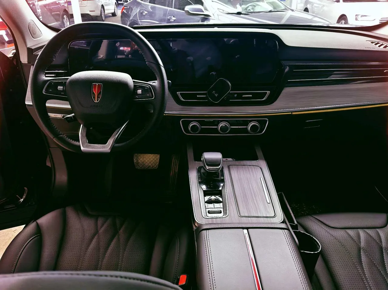 HongQi 2025 HS5 2.0T Two-Drive Flag Enjoy Pro Edition Automatic Gear 6