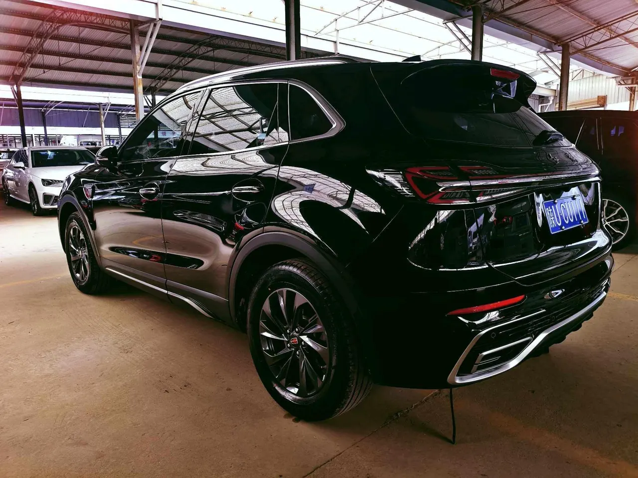 HongQi 2025 HS5 2.0T Two-Drive Flag Enjoy Pro Edition Automatic Gear 9