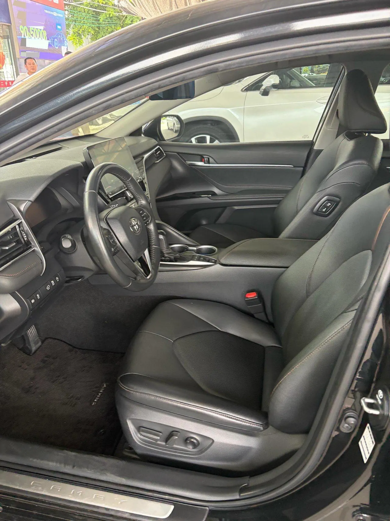 Toyota 2021 Camry 2.5G Deluxe Edition Automatic Gear 3
