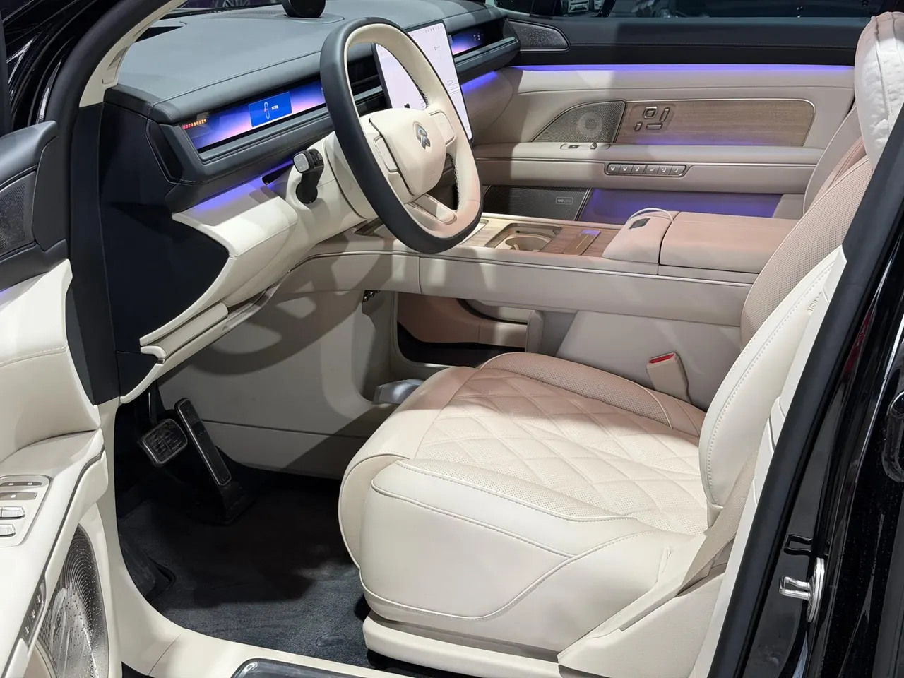 NIO 2026 ES8 6-seat executive deluxe automatic gear 7