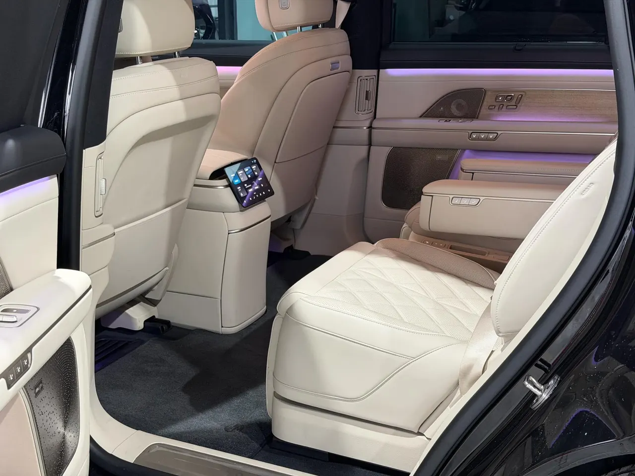 NIO 2026 ES8 6-seat executive deluxe automatic gear 8