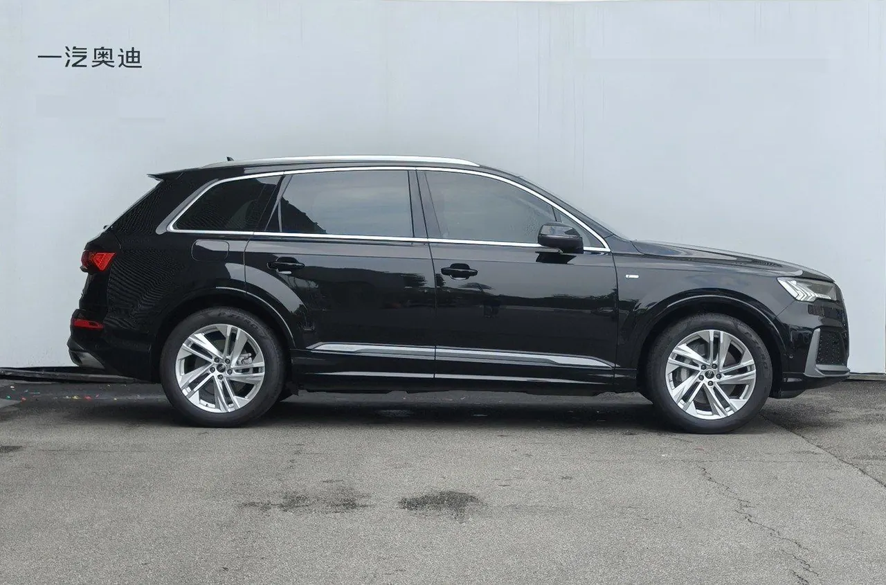Audi Q7 (Imported) 2023 Q7 2.0TFSI 45TFSI Quattro S line Sports Automatic 3